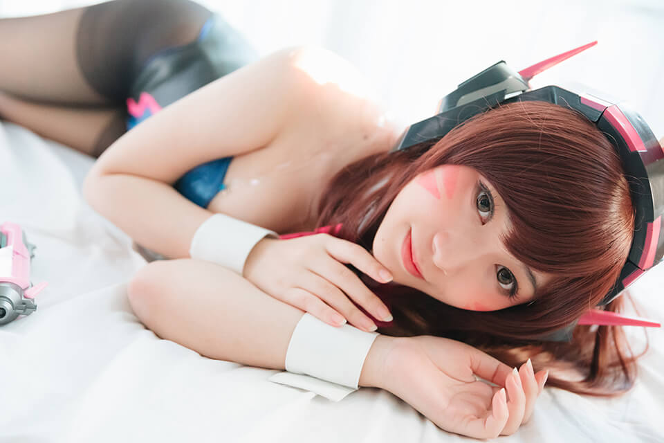 コスプレ_女_寝転がり