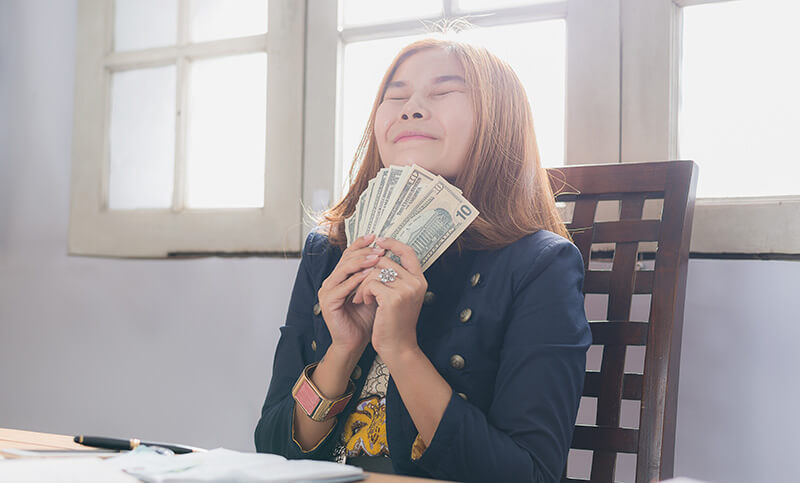 笑顔_お金_女
