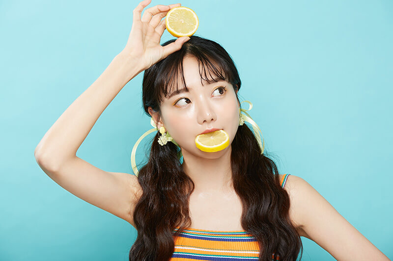 女_レモン