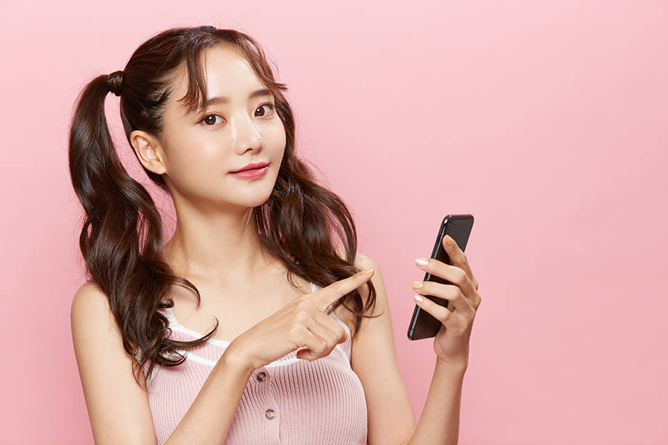 ツインテール_若い女_スマホ