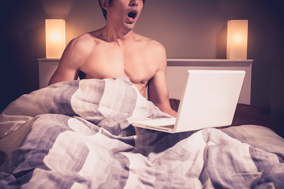 男_パソコン_全裸_マスターベーション