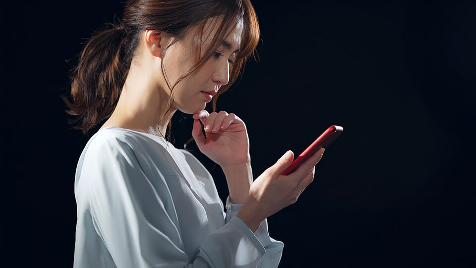 スマホ_女_深刻