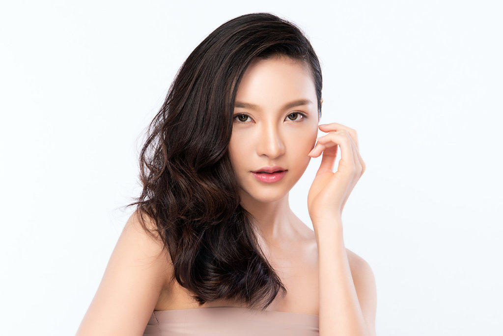 女