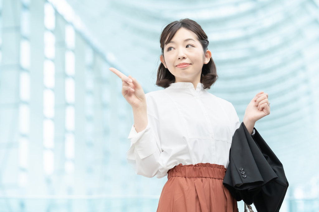 女