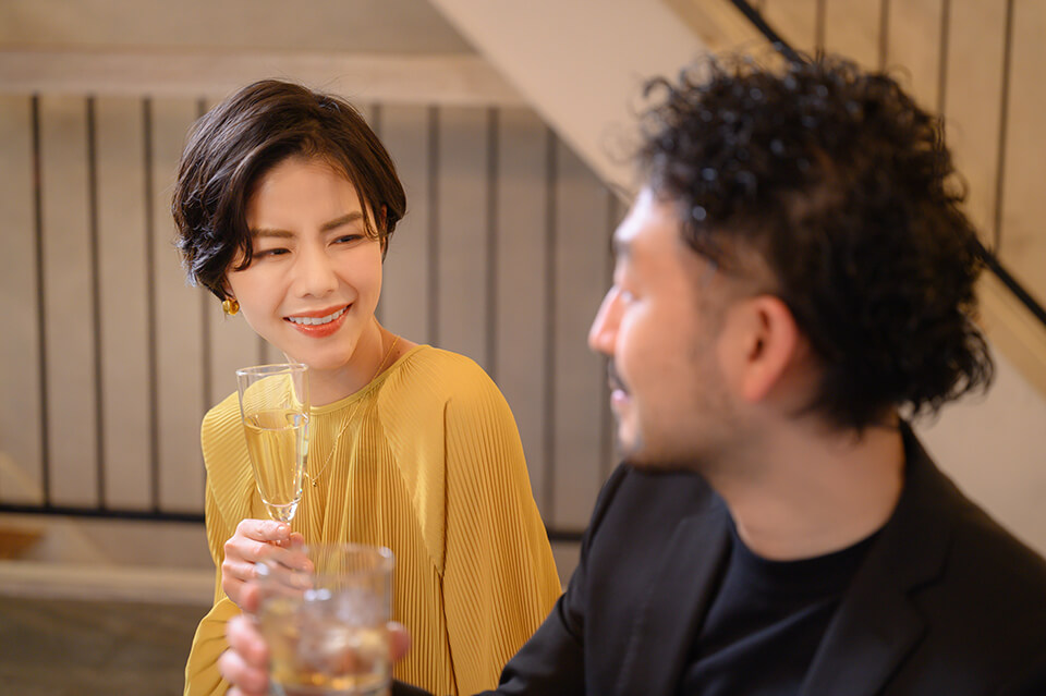 カップル_お酒を飲む