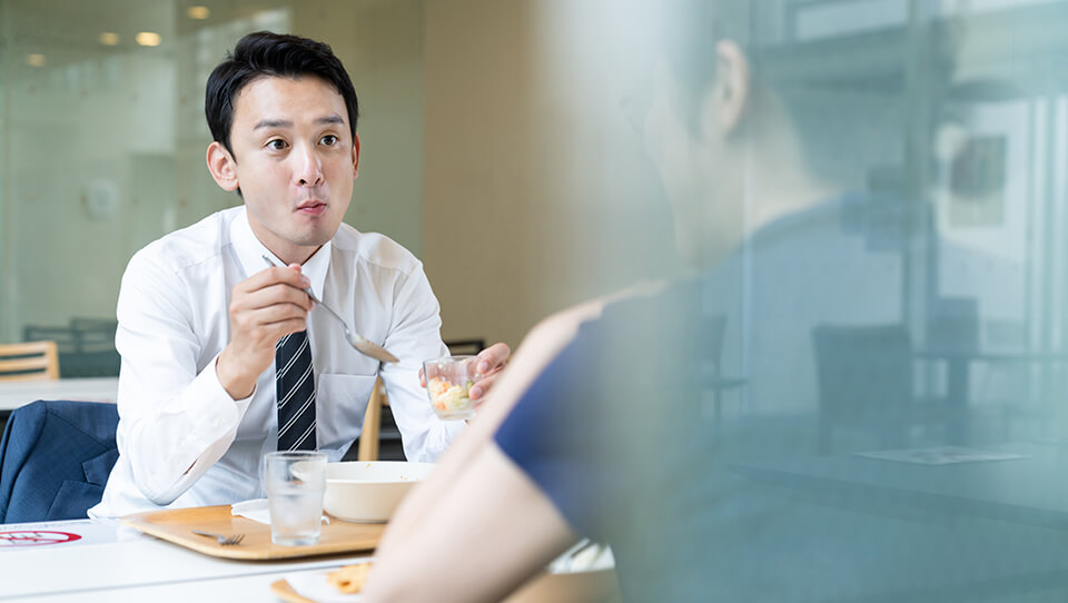 スーツ男_女_食事