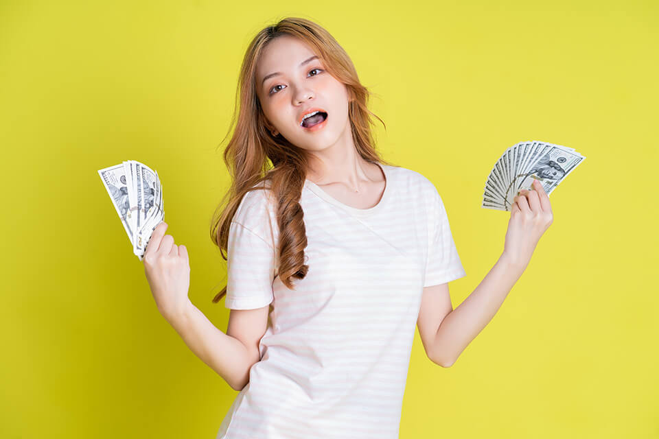 若い女_お金