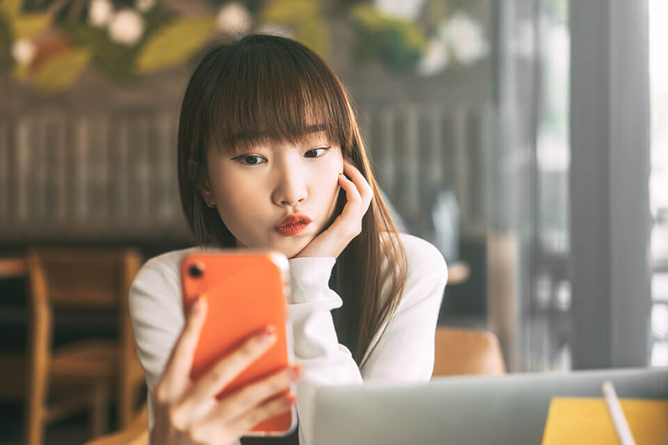 女_スマホ