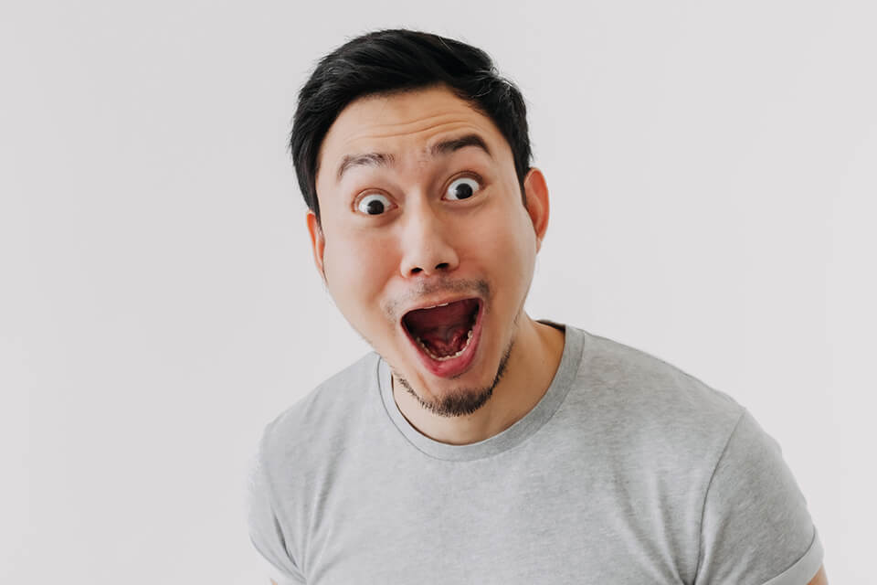 驚く_男
