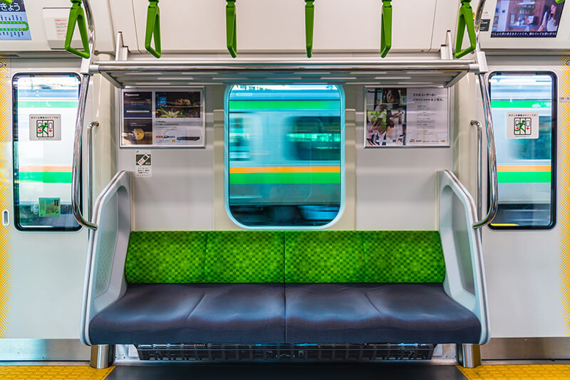 山手線の電車内