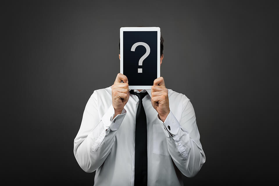 タブレット_?_スーツの男
