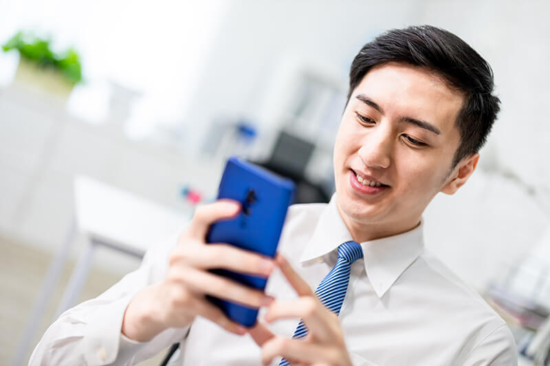 男_スマホ