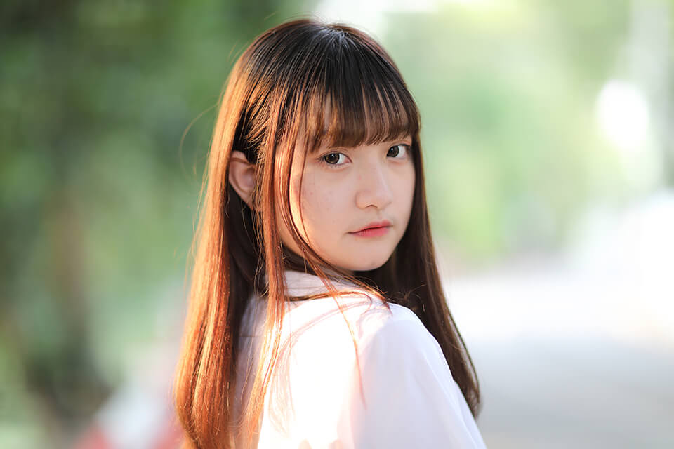 若い女