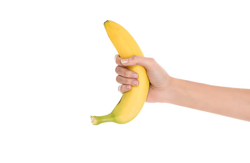 手でつかんだバナナ