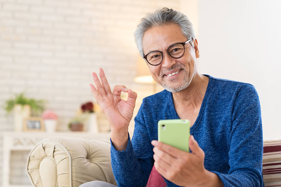 男_スマホ_グッド