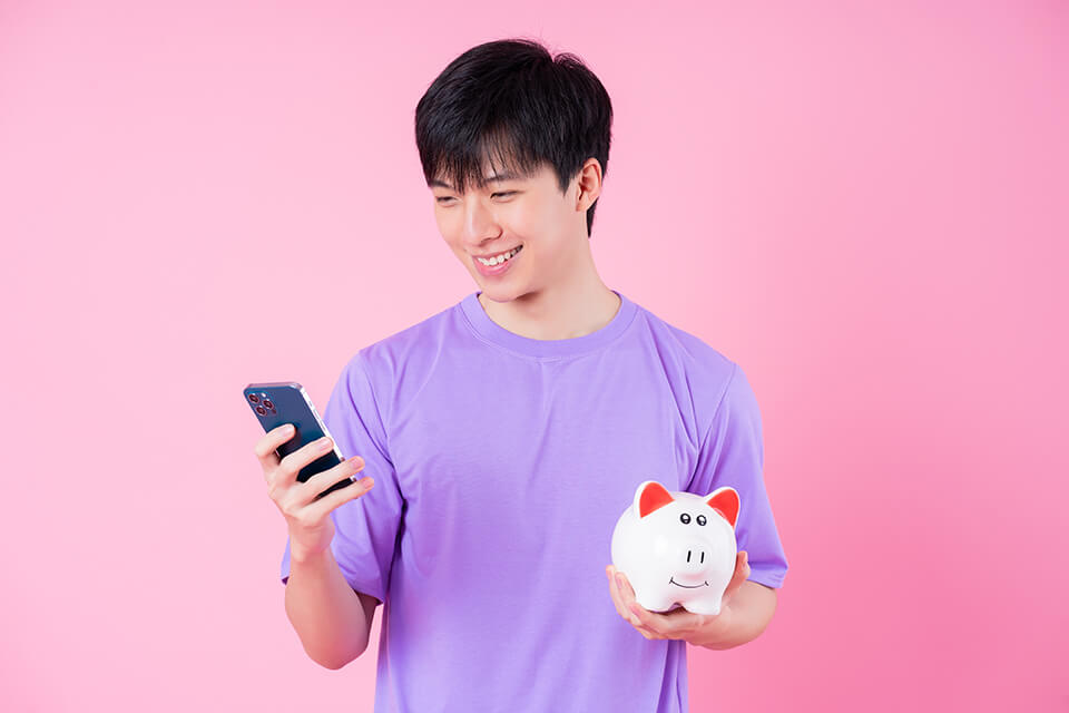 男_スマホ_貯金箱