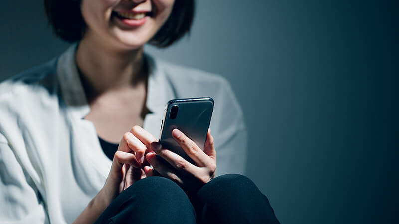女_スマホ