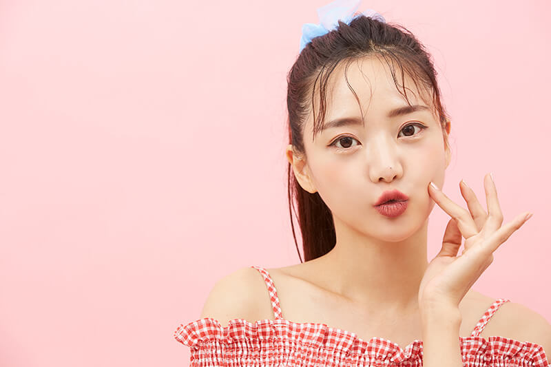 女