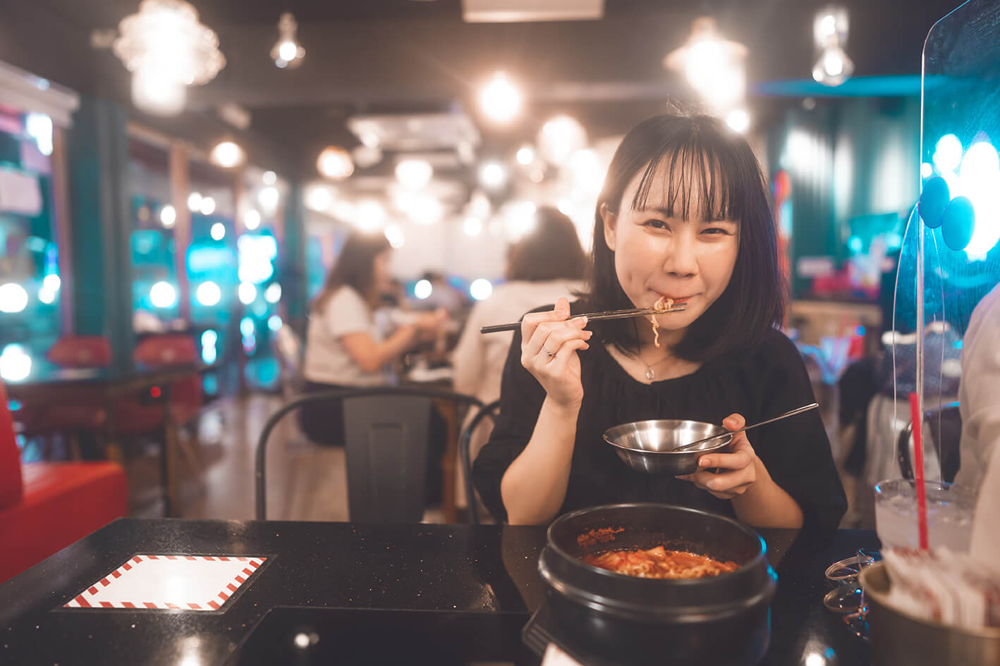 女_食事