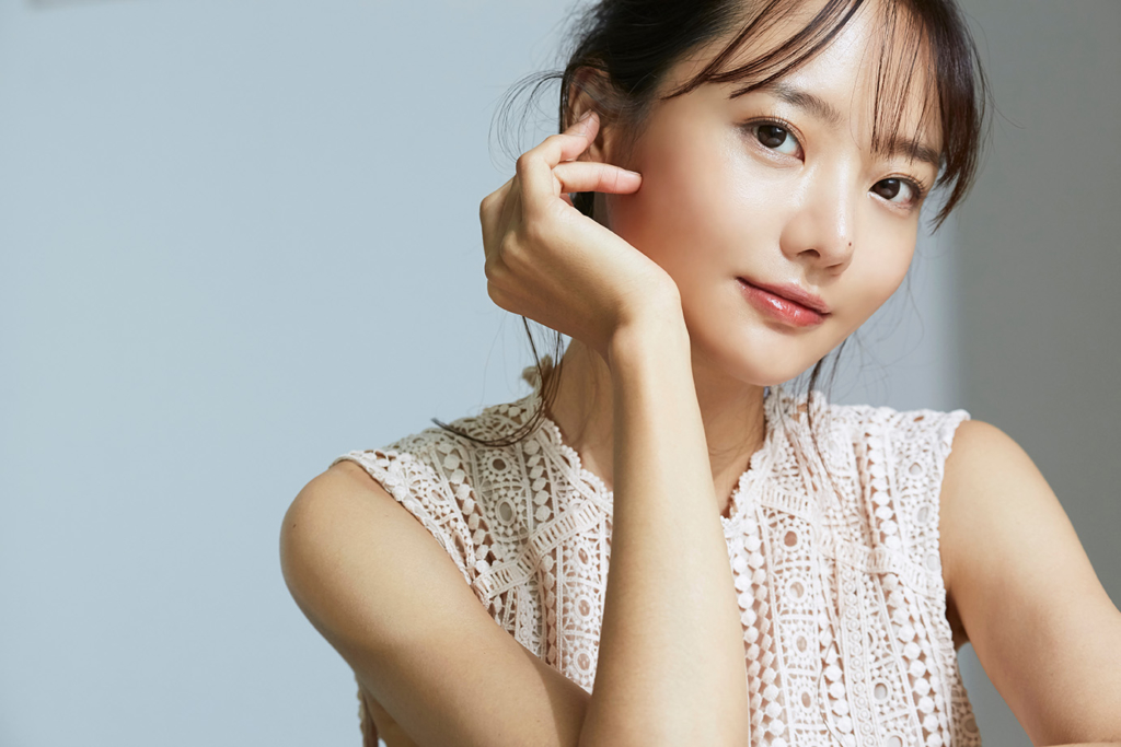 女