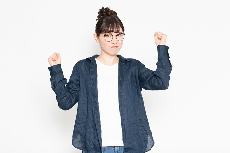 女