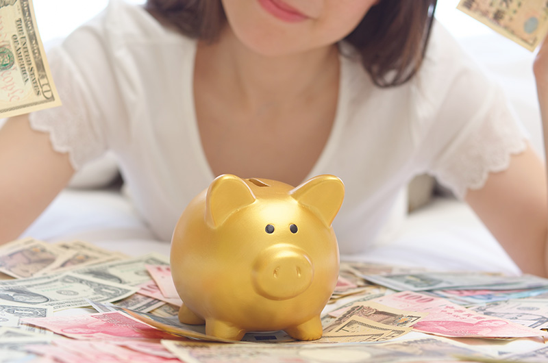 女_貯金箱