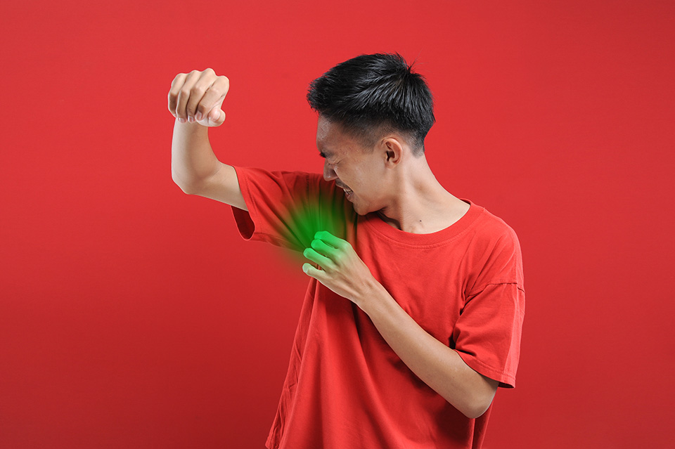 男_体臭_脇汗
