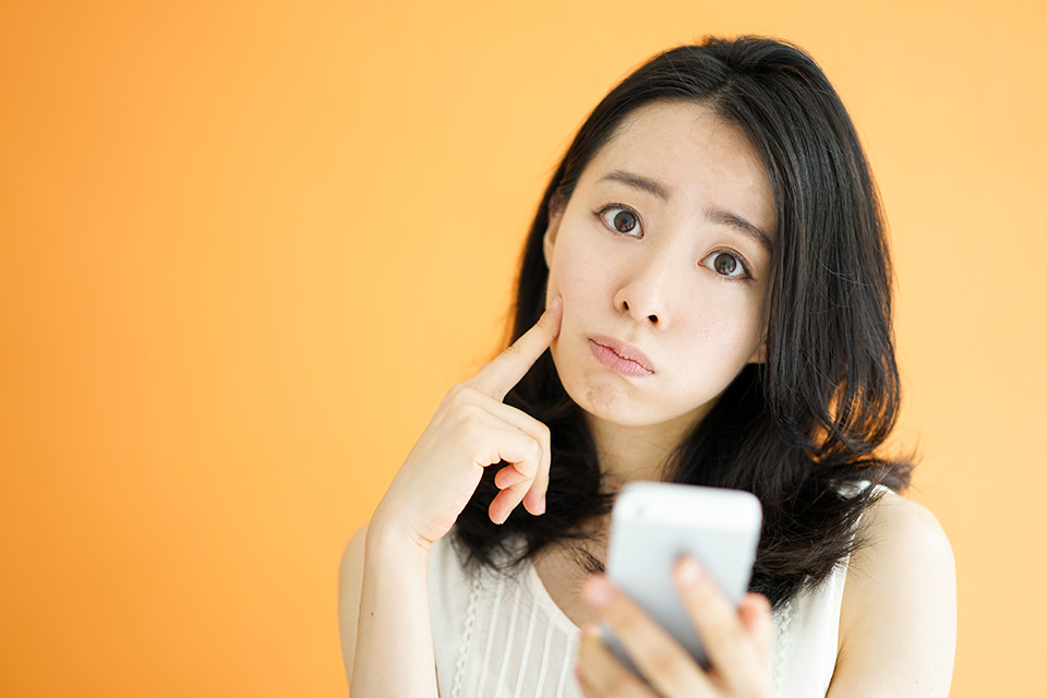 困った女_スマホ