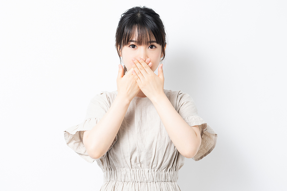 驚く_若い女