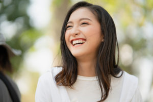 女_笑顔_外