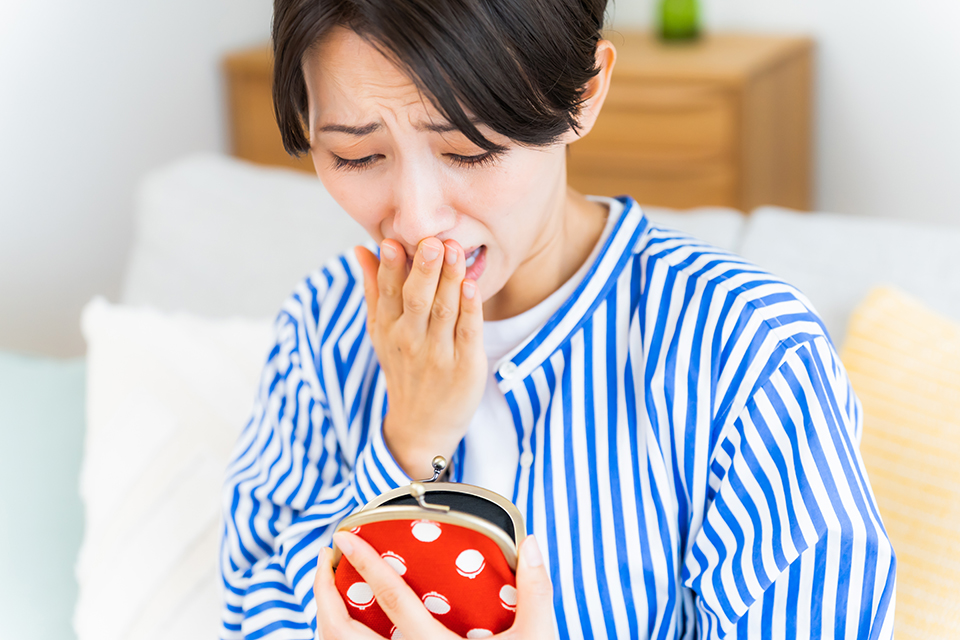 女_金欠