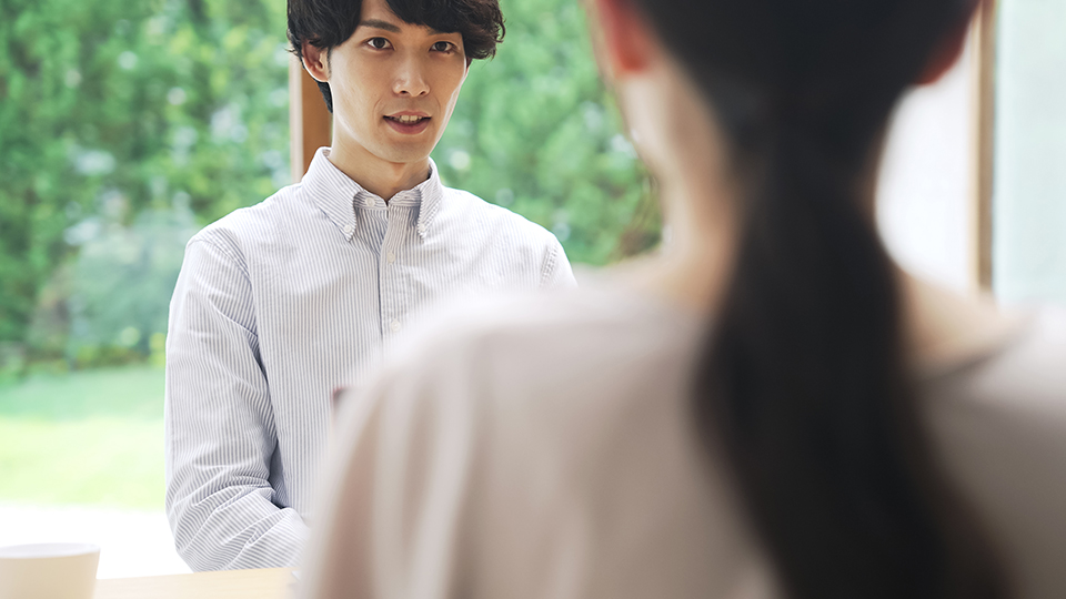男女_向かい合わせ