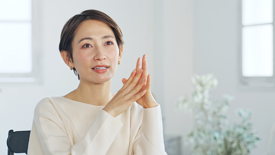 女