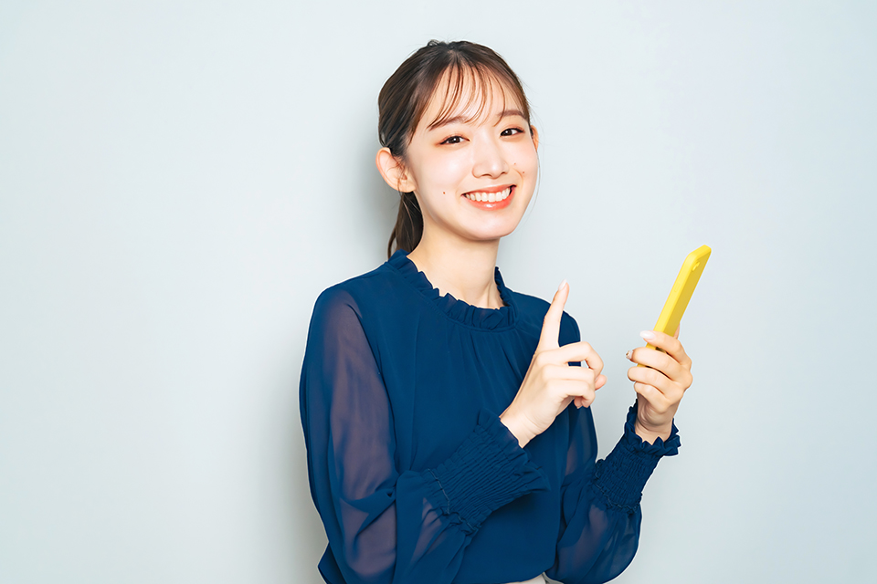 スマホ_笑顔_女