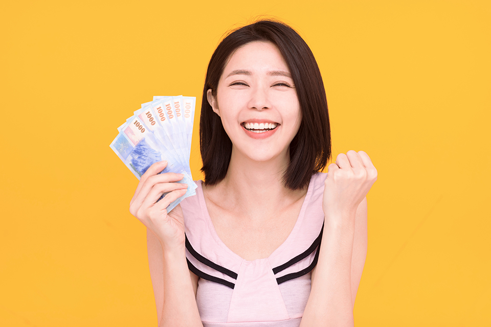 女_お金_嬉しい